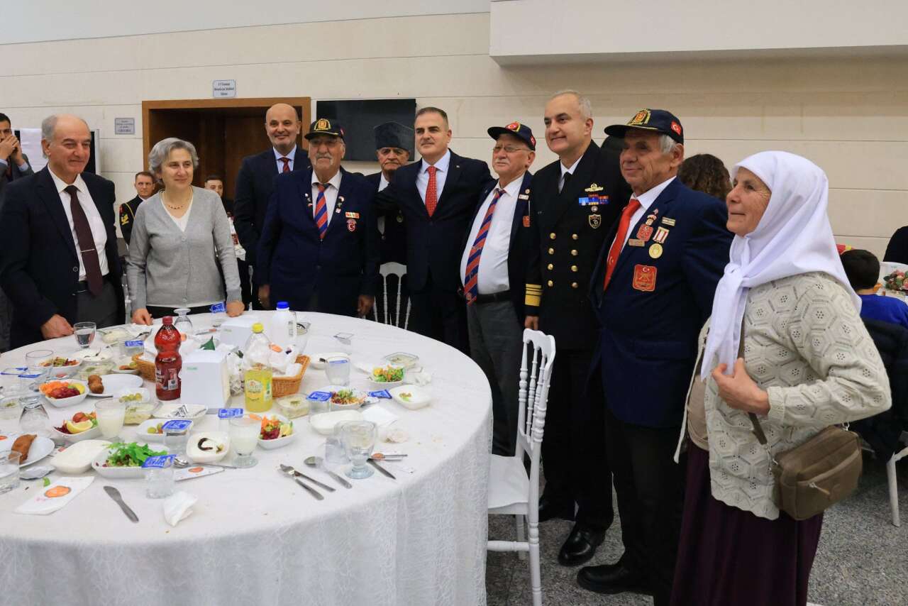 Muğla Valisi Dr. İdris Akbıyık Şehit Yakınları ve Gazilerle İftarda Bir Araya Geldi. 2